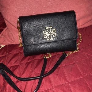 Tory Burch Britten Chain Wallet Crossbody- black